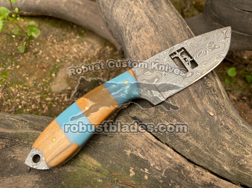 Damascus Steel Line Man knife...